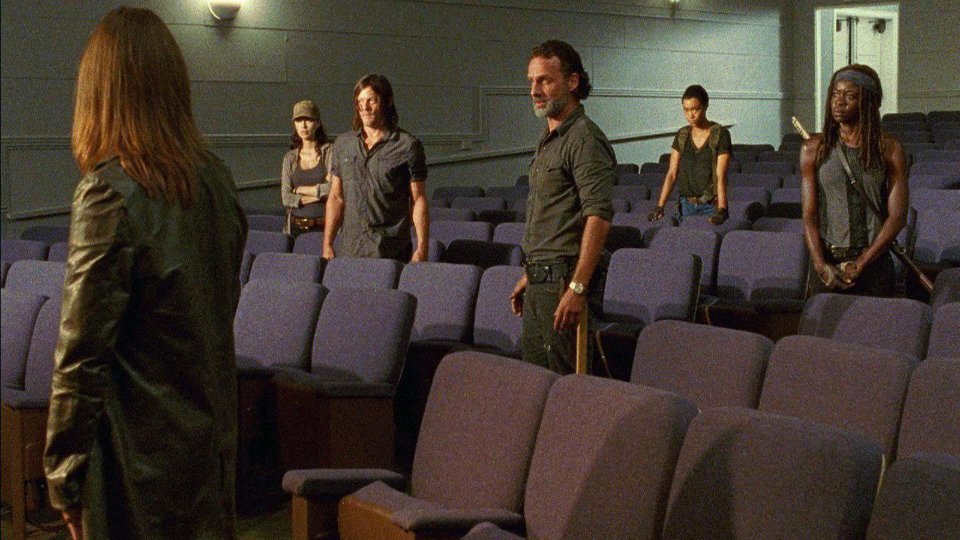 The Walking Dead: una scena di gruppo nell'episodio Ci vuole coraggio