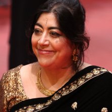 Berlino 2017: una sorridente Gurinder Chadha sul red carpet di Viceroy's House