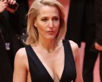 Gillian Anderson incanta il red carpet di Berlino (FOTO e VIDEO)