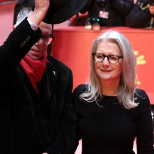 Berlino 2017: uno scatto di Sally Potter sul red carpet di The party