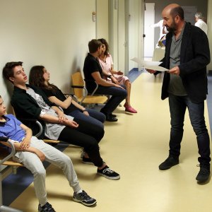 Mamma o papà?: Antonio Albanese, Alvise Marascalchi, Luca Marino e Marianna Cogo in una scena del film