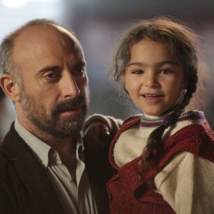 Rosso Istanbul: Halit Ergenç in una scena del film