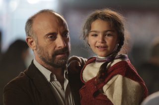 Rosso Istanbul: Halit Ergenç in una scena del film
