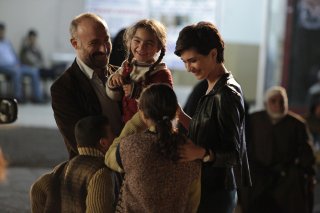 Rosso Istanbul: Halit Ergenç e Tuba Büyüküstün in una scena del film