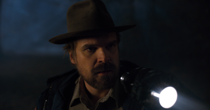 Stranger Things: David Harbour in una foto della serie