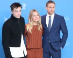 Robert Pattinson, Charlie Hunnam e Sienna Miller 'perduti' a Berlino (FOTO)