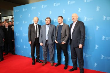 Berlino 2017: uno scatto di Terry O'Quinn, Michael Dorman, Kurtwood Smith, Michael Chernus sul red carpet di Patriot