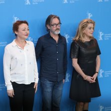 Berlino 2017: Catherine Deneuve, Catherine Frot e Martin Provost al photocall di The Midwife