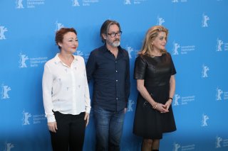 Berlino 2017: Catherine Deneuve, Catherine Frot e Martin Provost al photocall di The Midwife