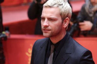 Berlino 2017: un primo piano di Alessandro Borghi sul red carpet dello European Shooting Star