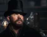 Tom Hardy, tutti i suoi 'grugniti' di Taboo in un supercut