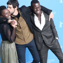 Berlino 2017: uno scatto di Julio Machado, Isabél Zuaa, Welket Bungué al photocall di Joaquim