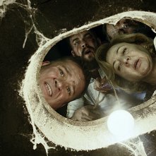 The Bar: il cast in una scena