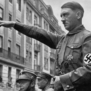 Adolf Hitler durante un evento pubblico