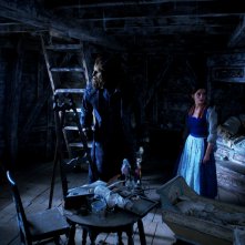 La Bella e la Bestia: Emma Watson e Dan Stevens in una scena del film