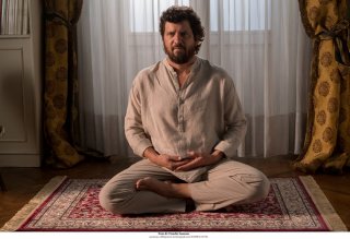 Questione di karma: Fabio De Luigi in un momento del film