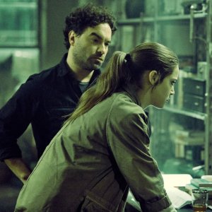 The Ring 3: Matilda Anna Ingrid Lutz e Johnny Galecki in una scena del film