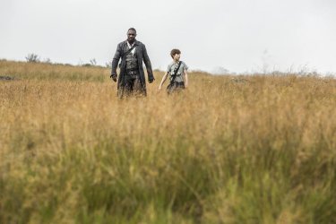 The Dark Tower: un'immagine di Idris Elba e Tom Taylor