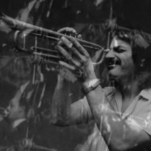 Enrico Rava. Note necessarie: Rava in un'immagine di repertorio tratta dal documentario a lui dedicato