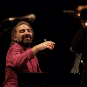Enrico Rava. Note necessarie: Stefano Bollani e Rava in un'immagine del documentario