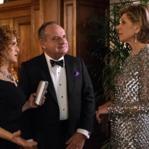 The Good Fight: Bernadette Peters, Paul Guilfoyle, e Christine Baranski in Inauguration