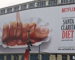 Santa Clarita Diet: il manifesto è troppo splatter, proteste a Berlino per Netflix