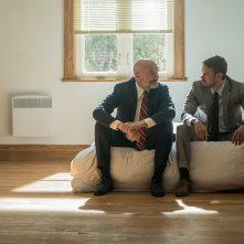 Patriot: Terry O’Quinn e Michael Dorman in una scena della serie Amazon