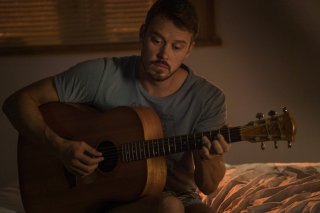 Patriot: Michael Dorman nella serie Amazon