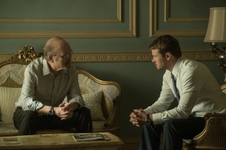 Patriot: Kurtwood Smith e Michael Dorman in una scena della serie Amazon