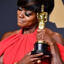 Viola Davis con il suo Oscar, nel 2017