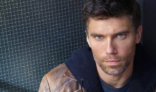 Una foto dell'attore Anson Mount