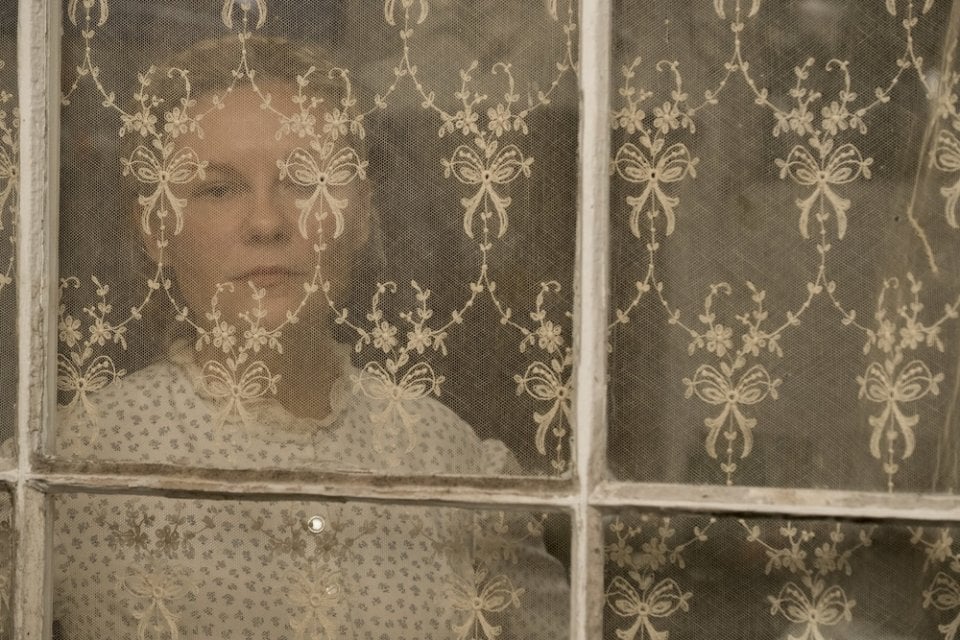 The Beguiled: Kirsten Duns dietro un vetro