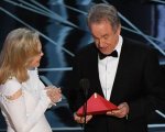 Oscar 2017: il responsabile delle buste twittava dal backstage 'distratto' da Emma Stone?