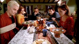 Buffy the Vampire Slayer: la Scooby Gang festeggia il Ringraziamento nell'episodio Pangs