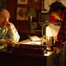 Autopsy: Emile Hirsch e Brian Cox in una scena del film