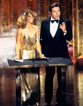 Farrah Fawcett e Marcello Mastroianni alla cerimonia degli Oscar