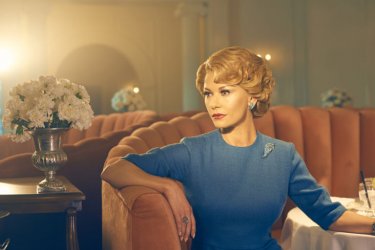 Feud: Catherine Zeta Jones in una foto della serie