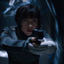 Ghost in the Shell: Scarlett Johansson in una scena del film