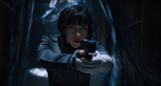 Ghost in the Shell: Scarlett Johansson in una scena del film
