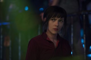 Ghost in the Shell: Scarlett Johansson in un momento del film