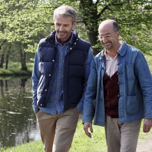 In viaggio con Jacqueline: Lambert Wilson e Fatsah Bouyahmed in una scena del film
