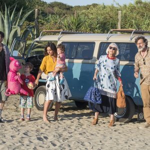 La verità, vi spiego, sull'amore: Ambra Angiolini, Edoardo Pesce, Pia Engleberth e Maurizio Di Carmine in una scena del film