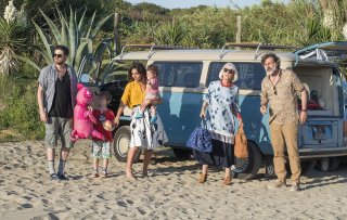 La verità, vi spiego, sull'amore: Ambra Angiolini, Edoardo Pesce, Pia Engleberth e Maurizio Di Carmine in una scena del film