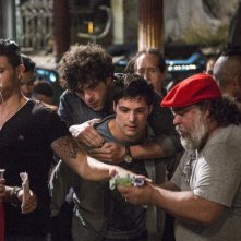 Non è un paese per giovani: Filippo Scicchitano e Giovanni Anzaldo in una scena del film