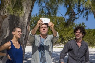 Non è un paese per giovani: Sara Serraiocco, Filippo Scicchitano e Giovanni Anzaldo in una scena del film