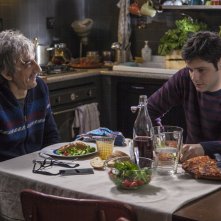 Non è un paese per giovani: Sergio Rubini e Filippo Scicchitano in una scena del film