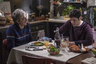 Non è un paese per giovani: Sergio Rubini e Filippo Scicchitano in una scena del film