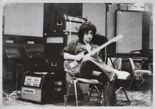 Pino Daniele - Il tempo resterà: una foto di Daniele tratta dal documentario
