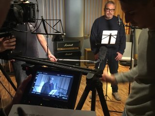 Pino Daniele - Il tempo resterà: Claudio Amendola in sala di registrazione per il documentario sul cantante napoletano