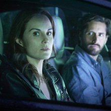 Good Behavior: Michelle Dockery e Juan Diego Botto in una foto della serie